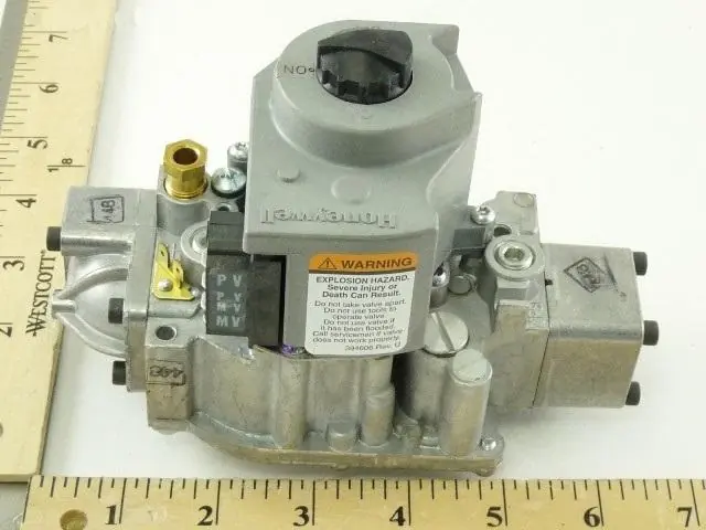 Lochinvar & A.O. Smith 100109841 - 24v 3.5" wc Nat 1/2" Gas Valve Final Sale