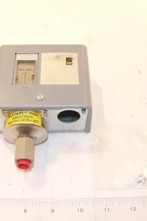 Johnson Controls P70AA-5 Open Low Pressure Ammonia Control Switch Trending