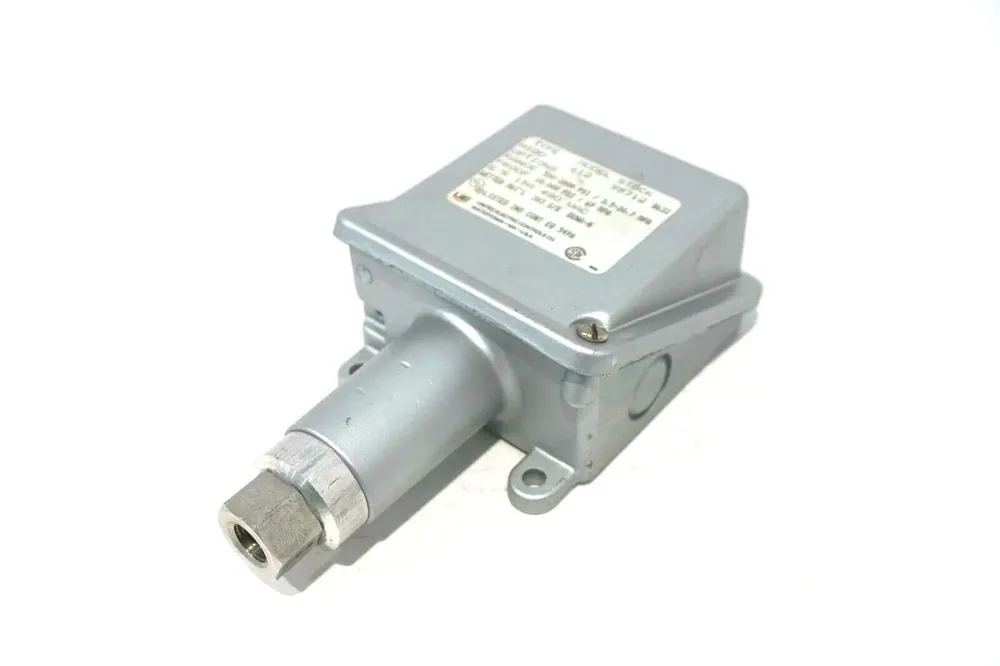 UNITED ELECTRIC CONTROLS H100-612 Pressure Switch 125/250/480Vac 125-3000Psi 15A Time-Limited